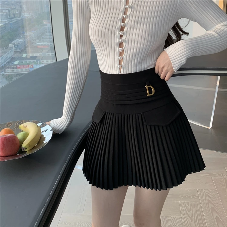 Zwarte Geplooide Rokken Vrouwen Hoge Taille Mini Rok Metalen Letter D Ontwerp A-lijn Clubwear Koreaanse Sexy Streetwear Tonen Ca