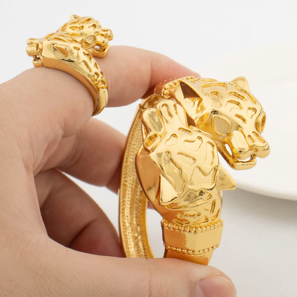 Exaggerate Leopard Bangle with Ring Jewelry Set for Women Dubai Gold Color Cuff Bangle Twisted Jewelry 2Pcs Set for Gifts