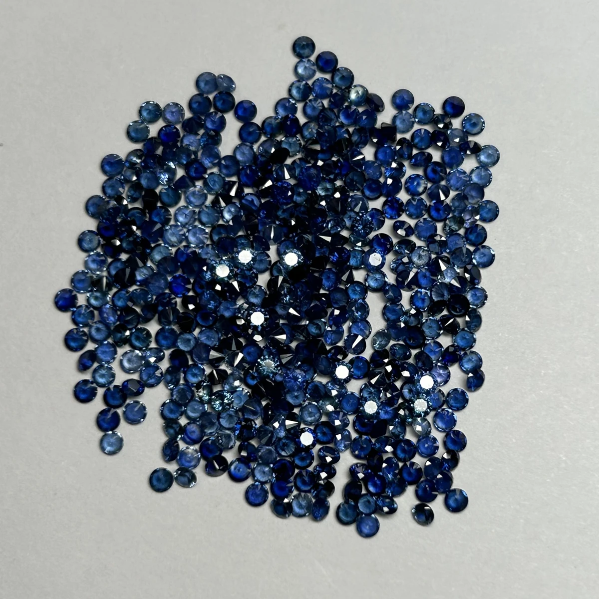 Mosangna A Quality Brilliant Cut Round 0.8-3mm 100% Natural Red Ruby Blue Sapphire Pirce Per Carat
