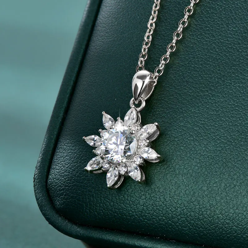 Lnngy Exquisite Sunflower Pendant Necklace Certificated 8MM Moissanite Diamond Necklaces for Women Timeless Style Jewelry