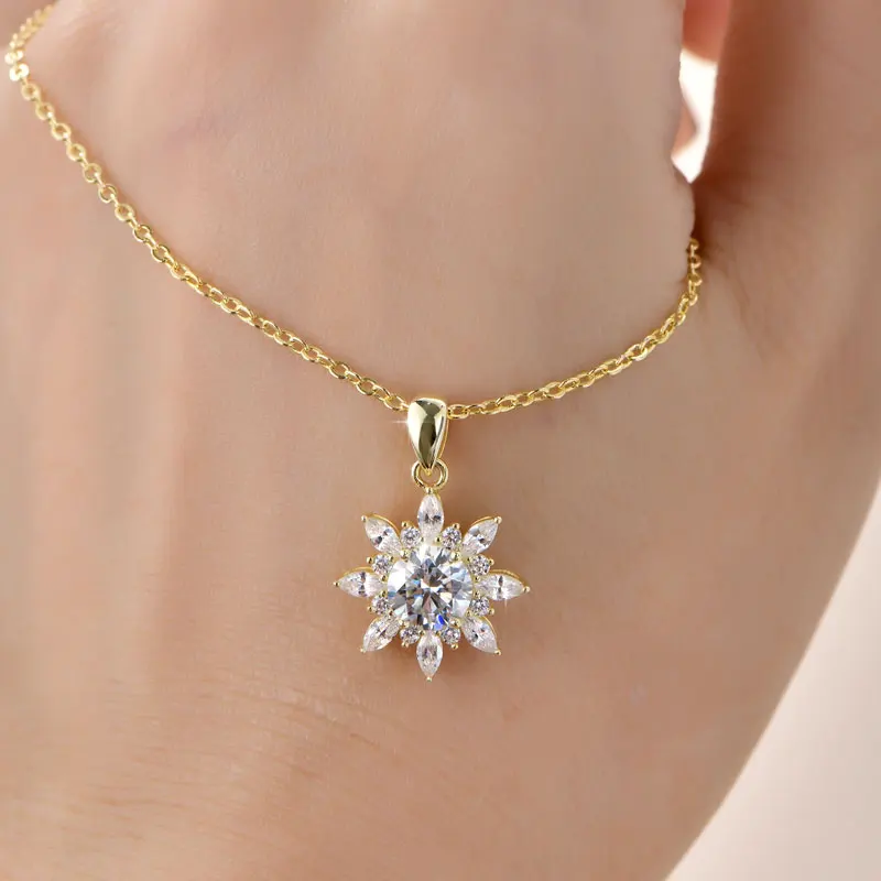 Lnngy Exquisite Sunflower Pendant Necklace Certificated 8MM Moissanite Diamond Necklaces for Women Timeless Style Jewelry
