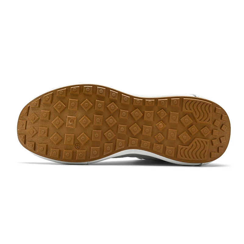 Men's lightweight casual shoes, outdoor running shoes for men. Sizes 39 to 46.