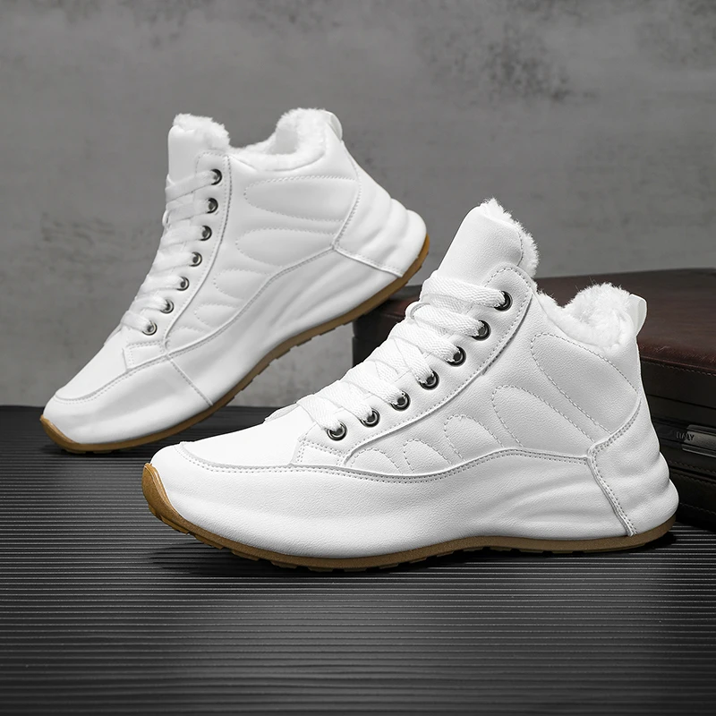 Men's lightweight casual shoes, outdoor running shoes for men. Sizes 39 to 46.