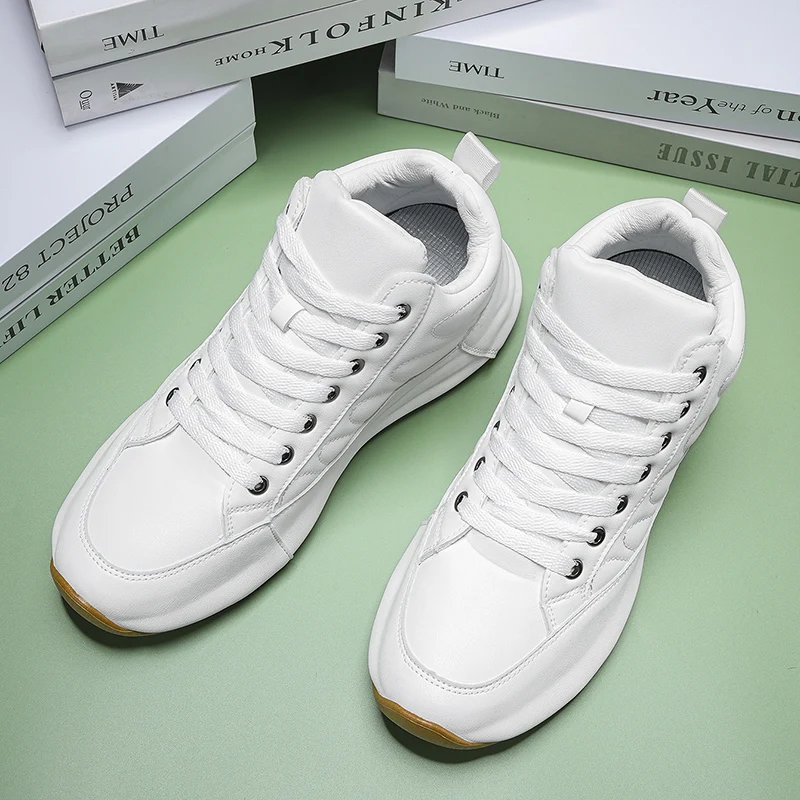 Men's lightweight casual shoes, outdoor running shoes for men. Sizes 39 to 46.