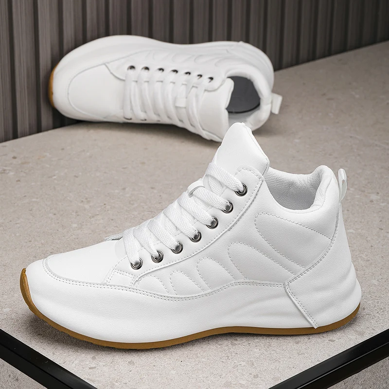 Men's lightweight casual shoes, outdoor running shoes for men. Sizes 39 to 46.
