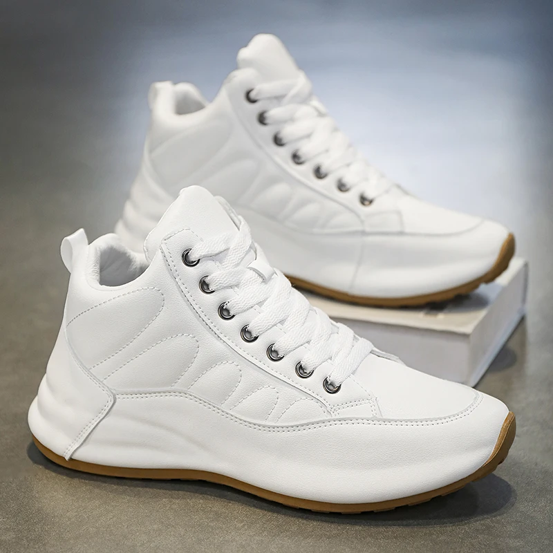 Men's lightweight casual shoes, outdoor running shoes for men. Sizes 39 to 46.