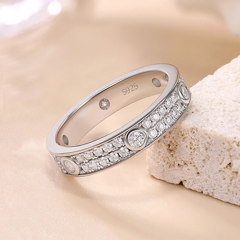 2025 Eternity Moissanite Band 2.0Mm Couple Wedding Ring Plated 18K White Gold Real 925 Sterling Silver Jewelry Luxury Woman Ring
