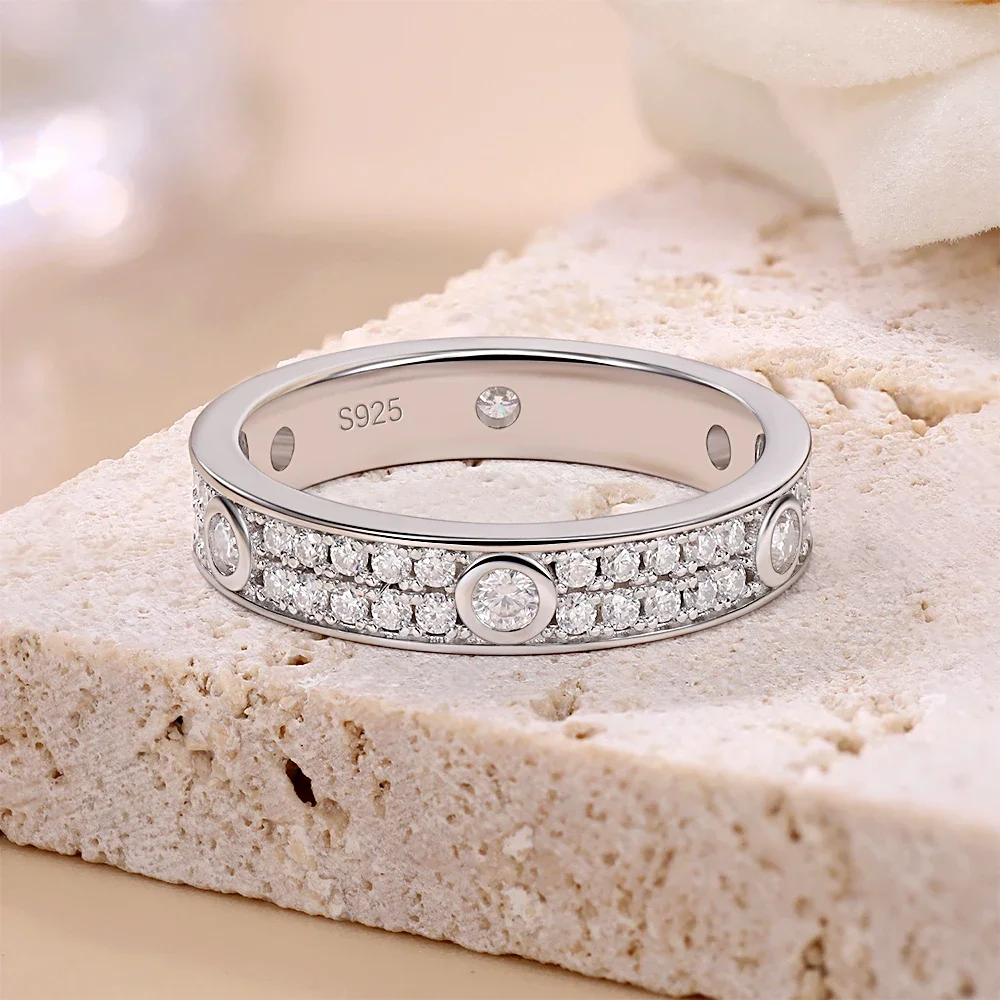 2025 Eternity Moissanite Band 2.0Mm Couple Wedding Ring Plated 18K White Gold Real 925 Sterling Silver Jewelry Luxury Woman Ring