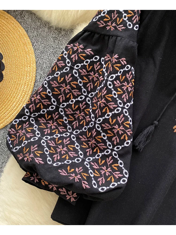 Women's Spring Blouse Retro Ethnic Style New Chinese Lantern Sleeve Shirt Loose Thin Tassel Embroidery Design Blusa Top BL187