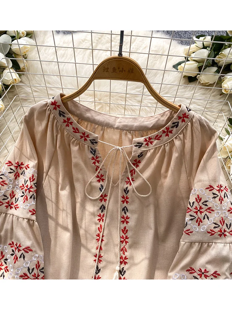 Women's Spring Blouse Retro Ethnic Style New Chinese Lantern Sleeve Shirt Loose Thin Tassel Embroidery Design Blusa Top BL187