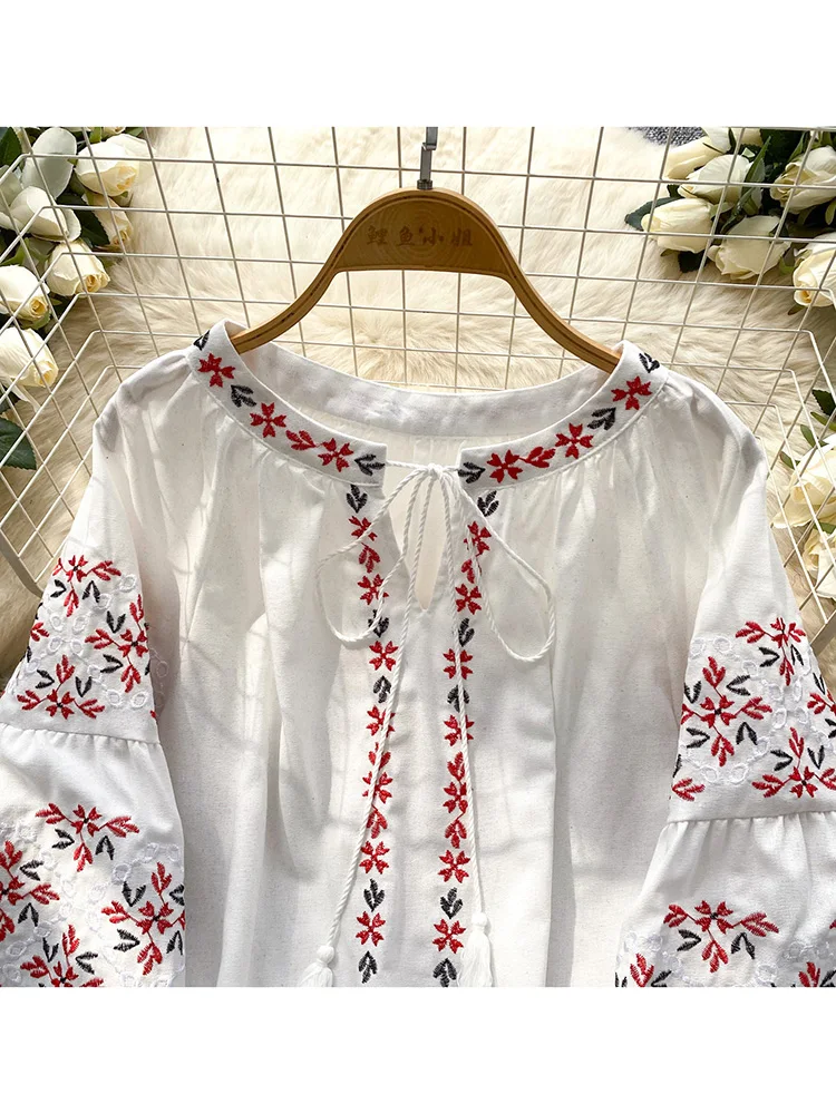Women's Spring Blouse Retro Ethnic Style New Chinese Lantern Sleeve Shirt Loose Thin Tassel Embroidery Design Blusa Top BL187