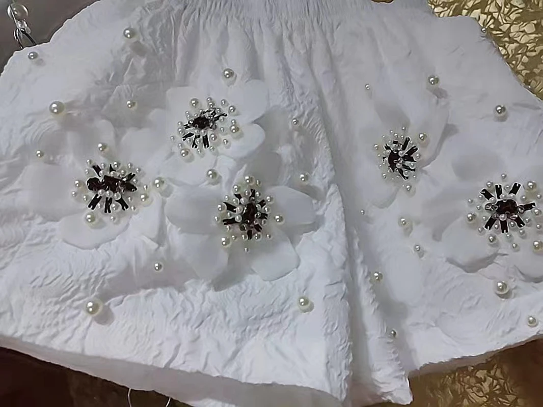Luxury Style Pearls Beaded 3D Flowers Stitch Pantalones Cortos Wide Leg Shorts Women's Short Pants Elastic Waist Short Trousers