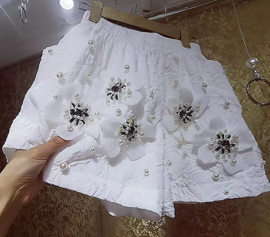 Luxury Style Pearls Beaded 3D Flowers Stitch Pantalones Cortos Wide Leg Shorts Women's Short Pants Elastic Waist Short Trousers