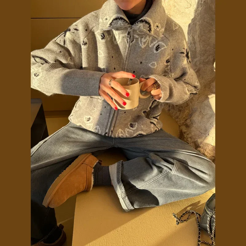 2026 Spring Loose Knit Jacquard Stand Collar Women Cardigan Zipper Full Sleeve Pockets Loose Sweater Fashion Lady Soft Knitwear