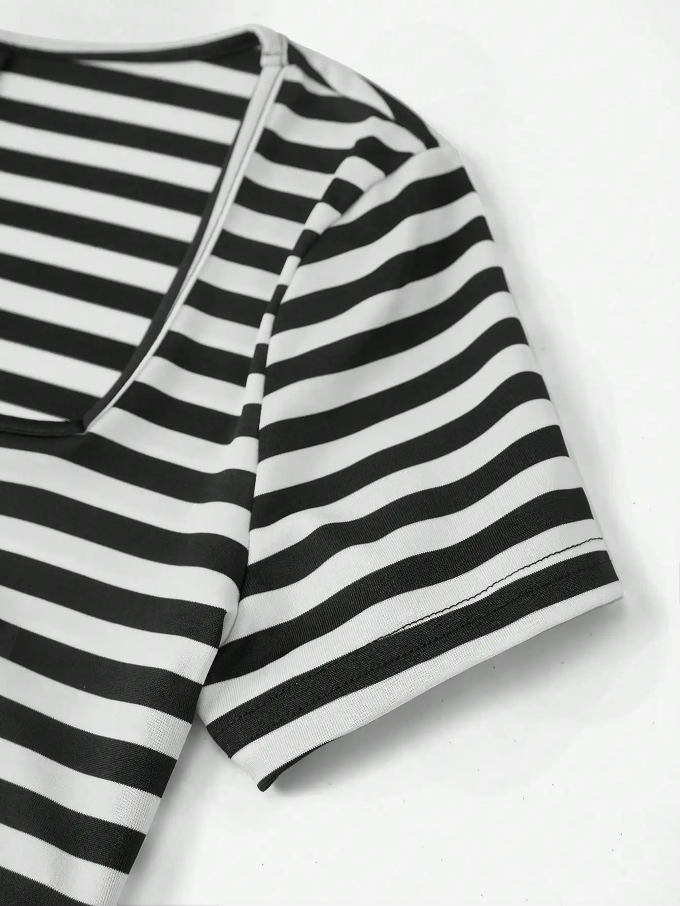 3 Pieces Summer Slim Fit T-Shirt Women's Sexy Short-Sleeved U-Neck Low Cut Solid Color Basic Black/White Korean Style Crop Top