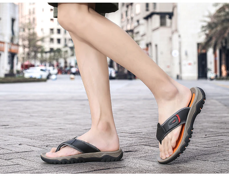New Summer Men's Slippers Breathable Luxury Men Sandals Beach Classics Genuine Leather Mens Slippers Outdoor Men's Flip Flops