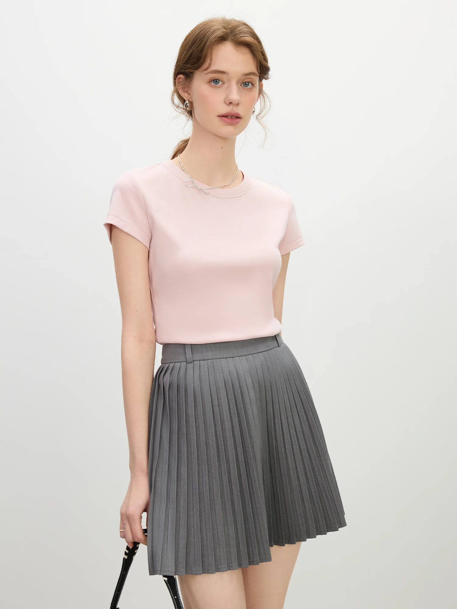 FSLE MInimalism Style Pink Straight Shoulder Short-sleeved T-shirt for Women 2025 Summer New Slim Fit Round Neck Top 25FS12113