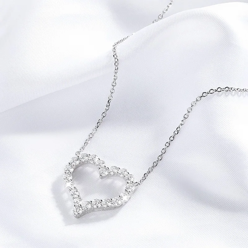 Smyoue 2CT Pass Tested Moissanite Heart Necklace for Women S925 Silver Plated Platinum Simulated Diamonds Pendant Birthday Gift