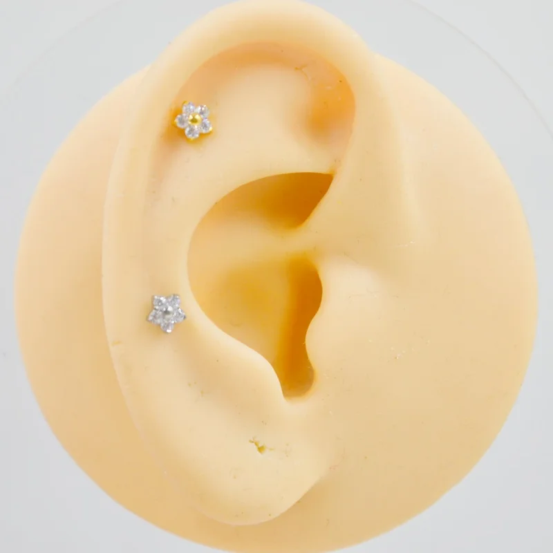 10pcs Body Jewelry 16Gx8mm G23 Titanium Flower CZ Lip Labret Bar Ear Helix Tragus Rook Barbells Stud Piercing Jewelry New