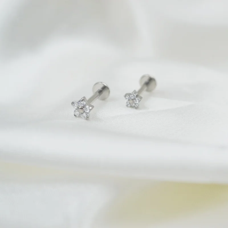 10pcs Body Jewelry 16Gx8mm G23 Titanium Flower CZ Lip Labret Bar Ear Helix Tragus Rook Barbells Stud Piercing Jewelry New
