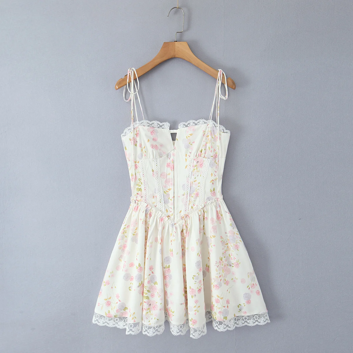 YENKYE Sexy Elegant Women Lace Patchwork Floral Print Sling Mini Dress Low Waist A-line Summer Holiday Party Dresses Pretty Robe