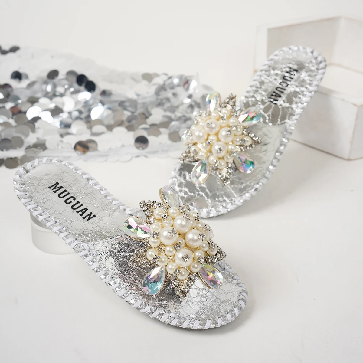 Aphixta New Gold Crystal Flower Flat With Sandals Women Summer Round Toe Shoes Outdoor Soft Sole Bling Slides Big Size 43
