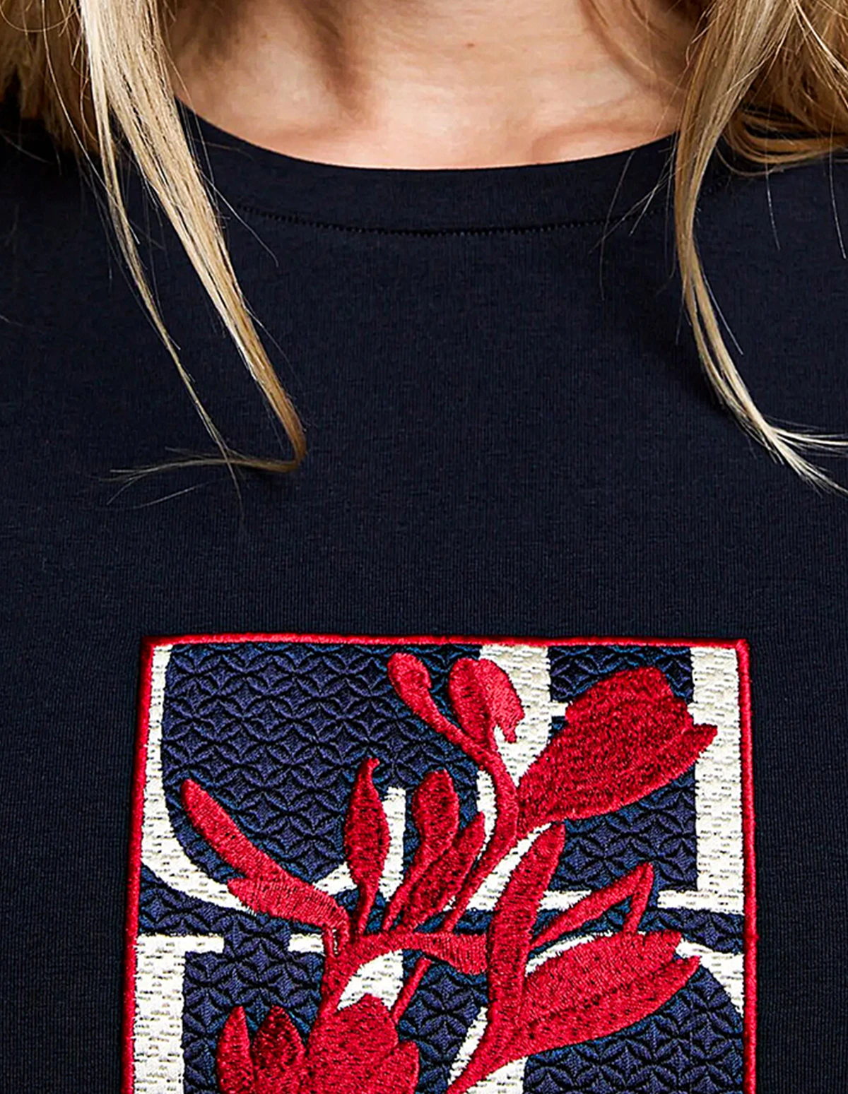 CHCH 2025 Summer New Women's Embroidered T-shirt Short Sleeve O Neck Casual Design Slim Solid color Female Tops T-shirt Top