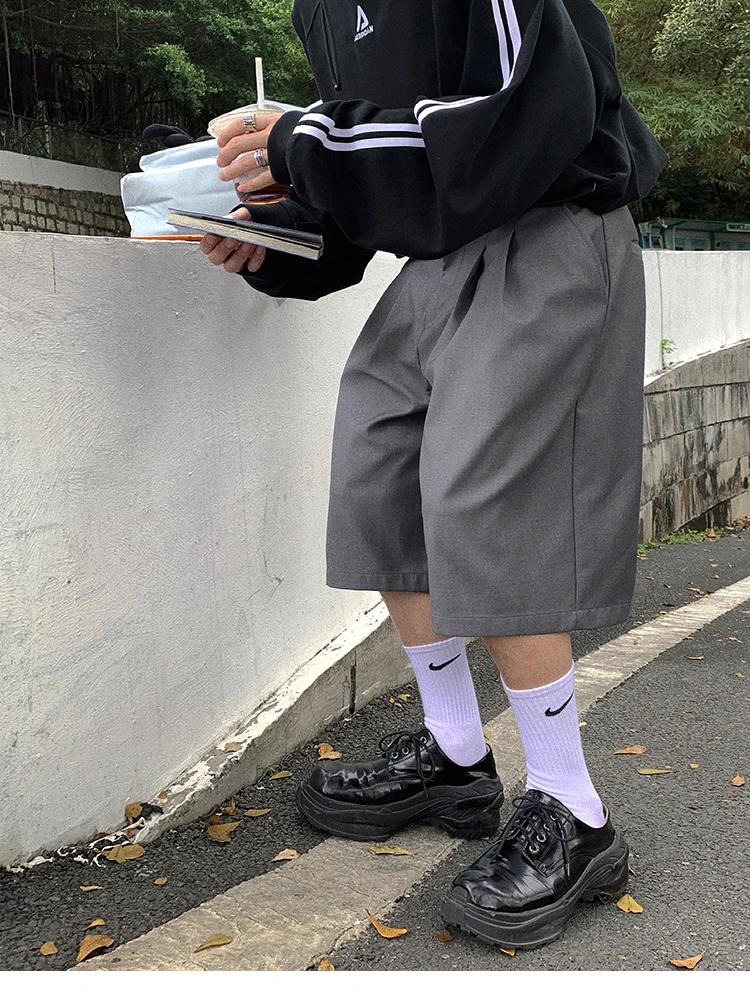 Mauroicardi Spring Summer Loose Casual Soft Grey Pleated Shorts for Men with High Waist Short Straight Pants Korean Clothes 2024