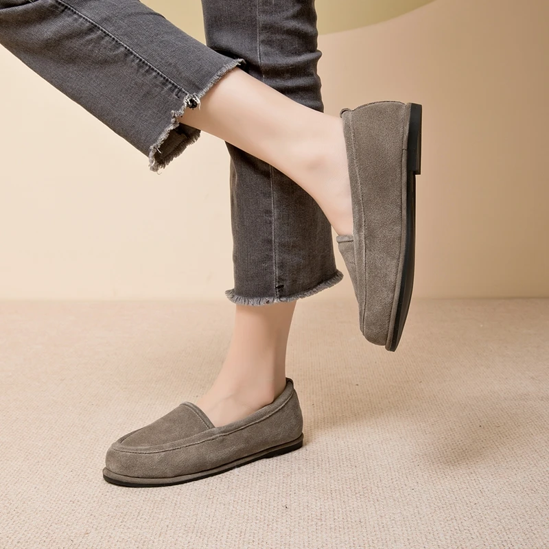 AIYUQI Women's Winter Loafers Anti-slip Slip-on Fur-lined Women Shoes Plus-size Genuine Leather Mary Jane Driving Shoes Female