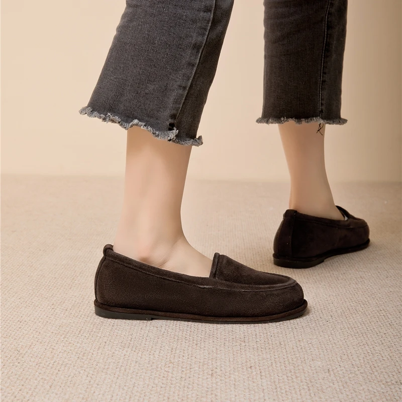 AIYUQI Women's Winter Loafers Anti-slip Slip-on Fur-lined Women Shoes Plus-size Genuine Leather Mary Jane Driving Shoes Female