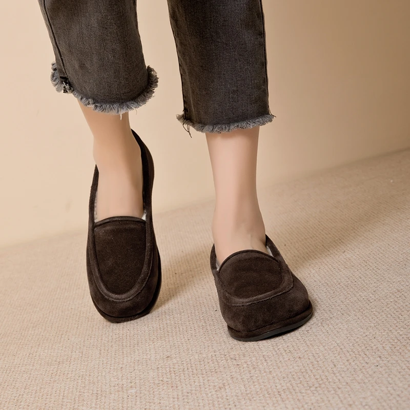 AIYUQI Women's Winter Loafers Anti-slip Slip-on Fur-lined Women Shoes Plus-size Genuine Leather Mary Jane Driving Shoes Female