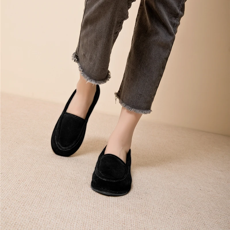 AIYUQI Women's Winter Loafers Anti-slip Slip-on Fur-lined Women Shoes Plus-size Genuine Leather Mary Jane Driving Shoes Female