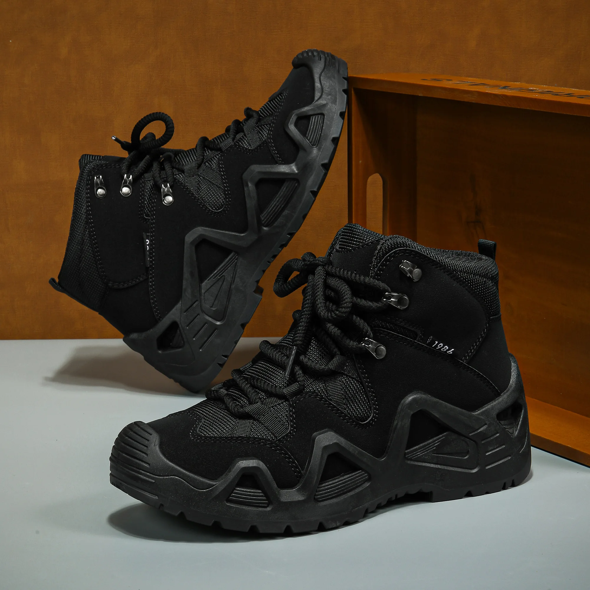 Men's mid top boots, outdoor sports shoes, hiking shoes, anti slip trendy workwear shoes, training shoes, sports shoes