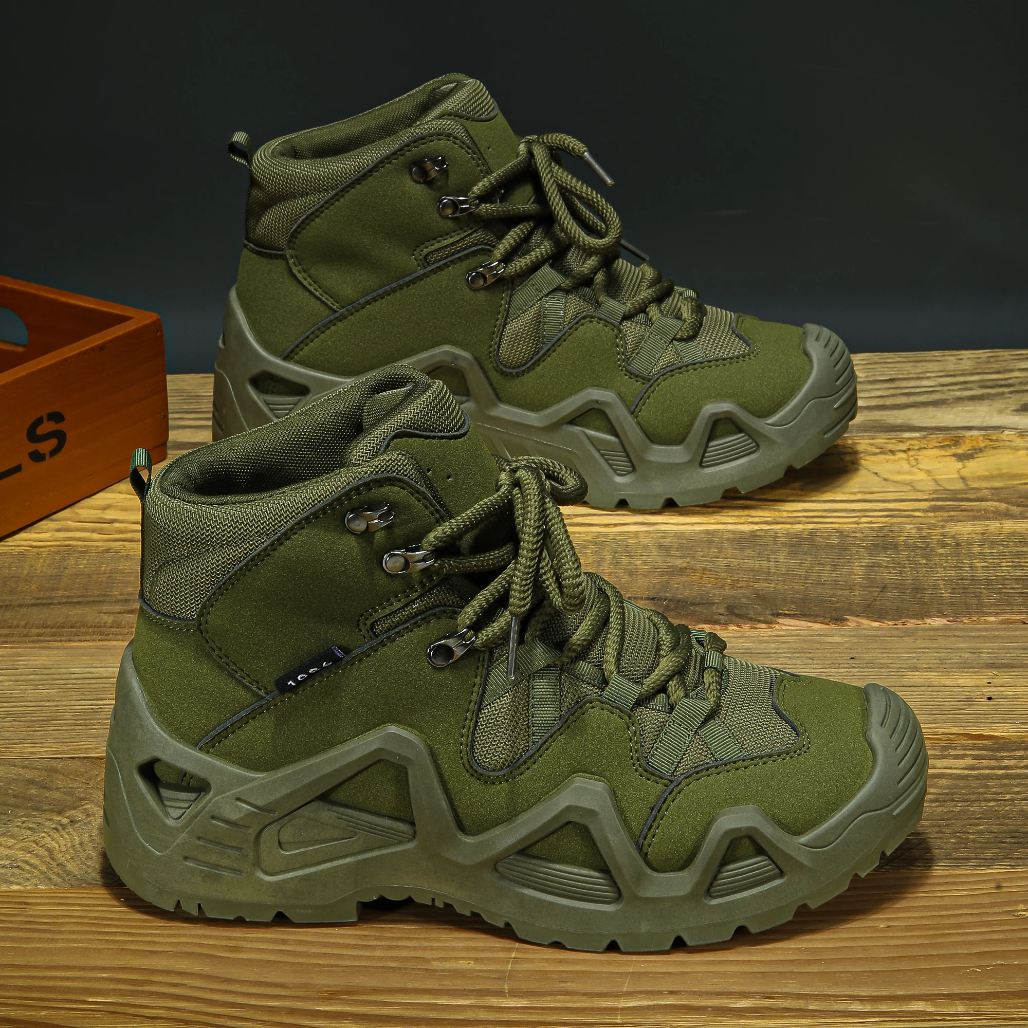 Men's mid top boots, outdoor sports shoes, hiking shoes, anti slip trendy workwear shoes, training shoes, sports shoes