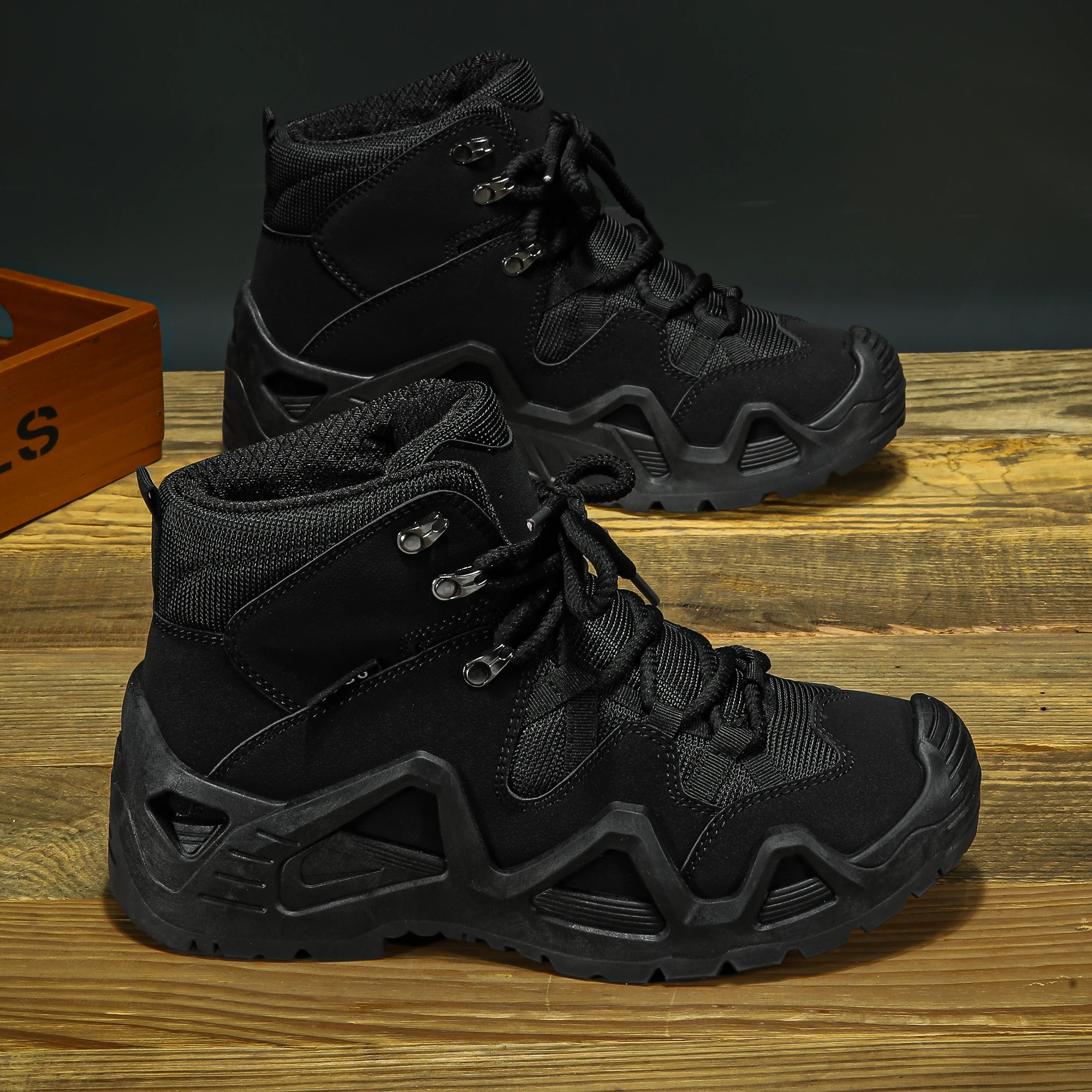Men's mid top boots, outdoor sports shoes, hiking shoes, anti slip trendy workwear shoes, training shoes, sports shoes