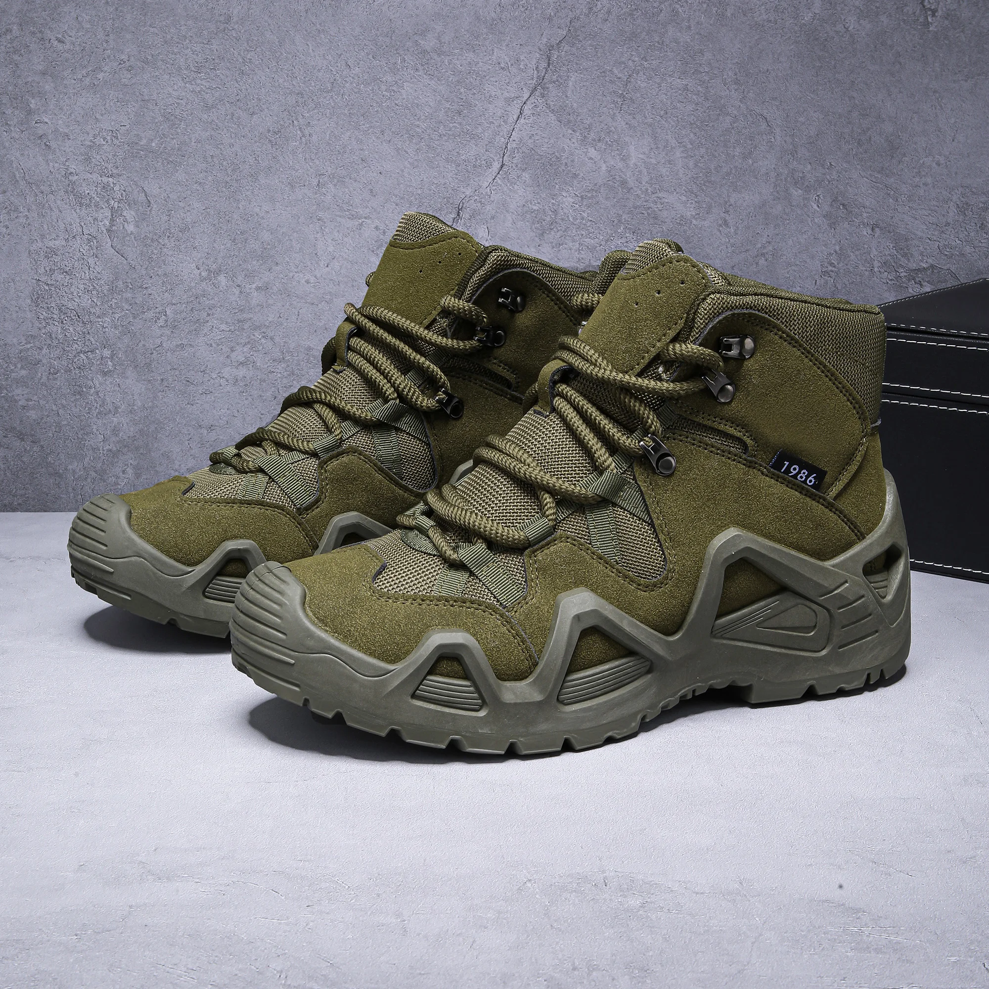 Men's mid top boots, outdoor sports shoes, hiking shoes, anti slip trendy workwear shoes, training shoes, sports shoes