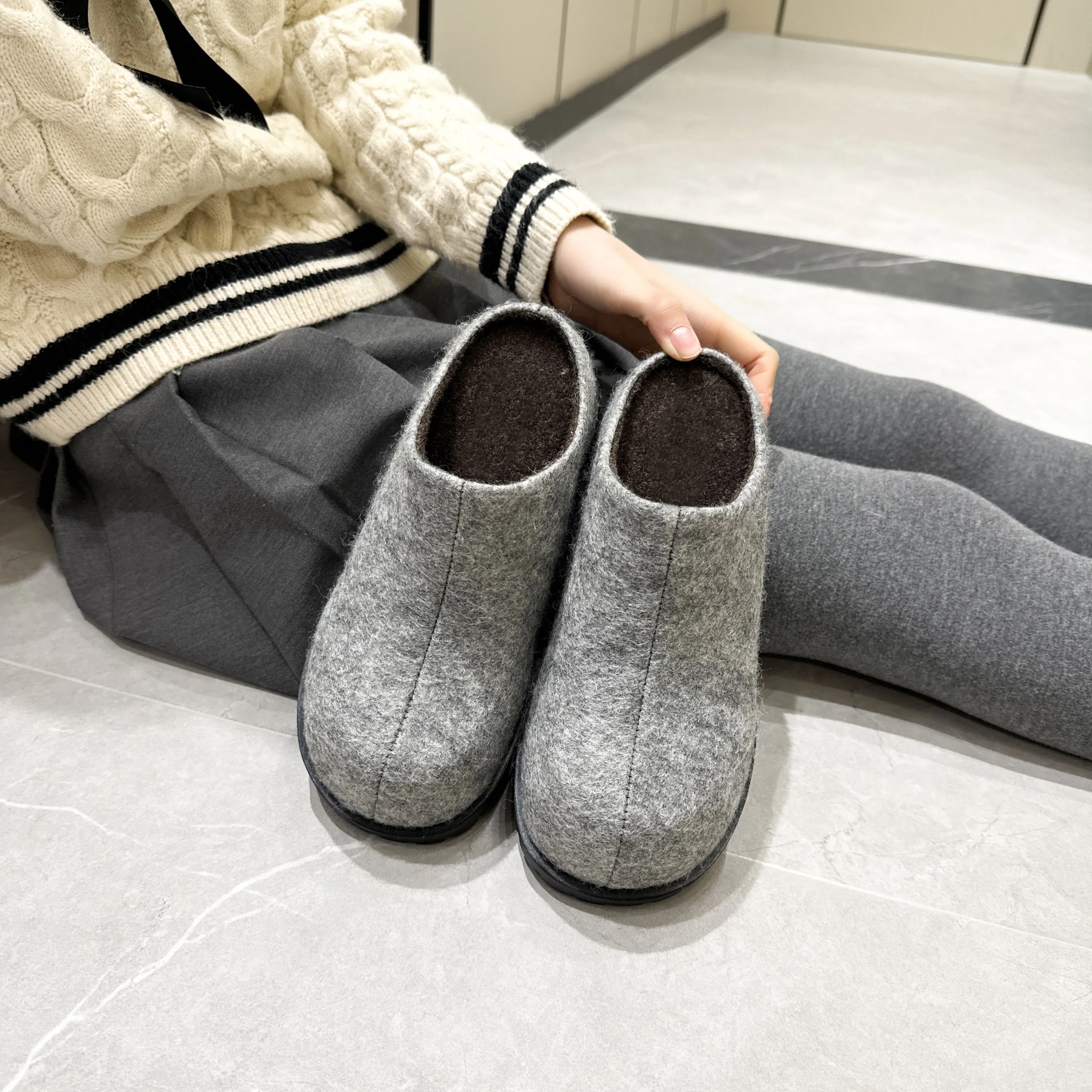 AIYUQI Women's Slippers Wear New 2025 Autumn Round Toe Flannel Closed Toe Women's Slippers Retro Platform Slippers Women
