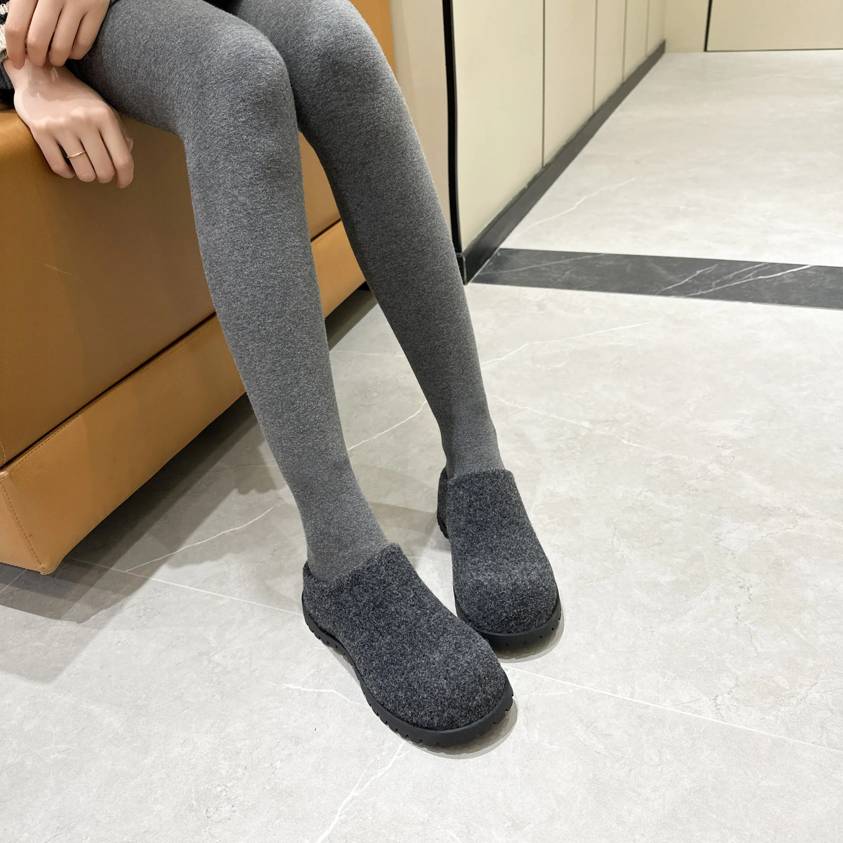 AIYUQI Women's Slippers Wear New 2025 Autumn Round Toe Flannel Closed Toe Women's Slippers Retro Platform Slippers Women