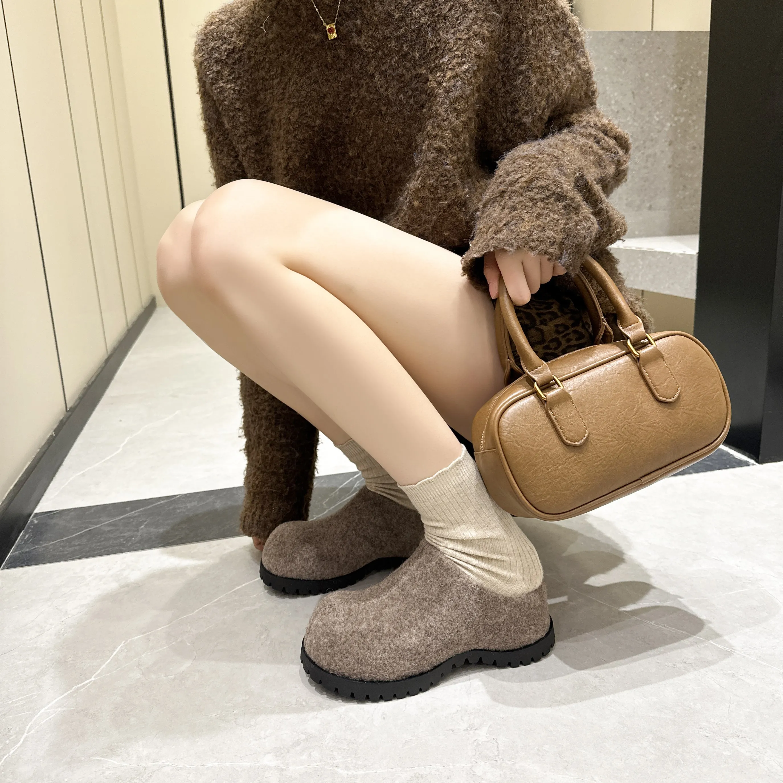 AIYUQI Women's Slippers Wear New 2025 Autumn Round Toe Flannel Closed Toe Women's Slippers Retro Platform Slippers Women