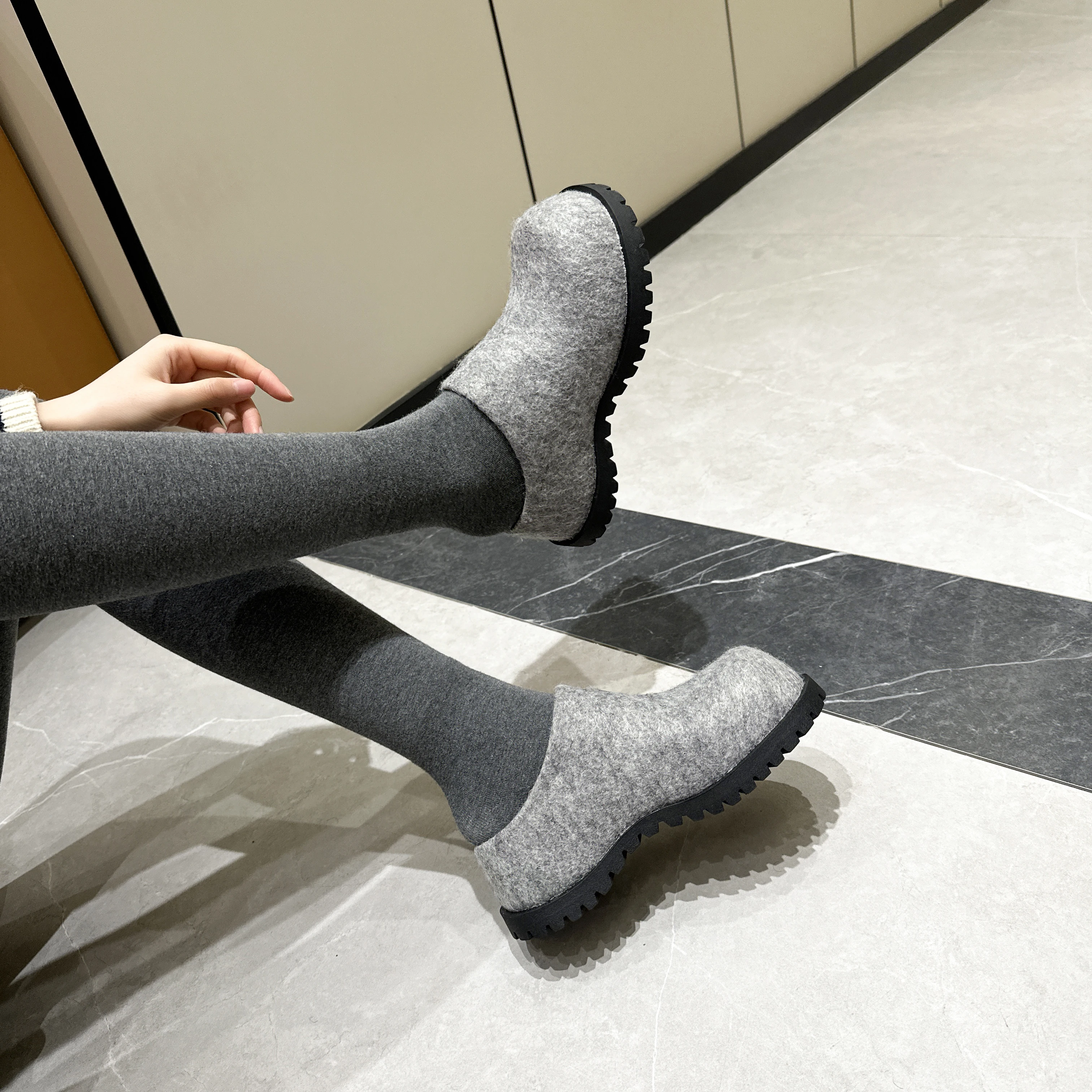 AIYUQI Women's Slippers Wear New 2025 Autumn Round Toe Flannel Closed Toe Women's Slippers Retro Platform Slippers Women