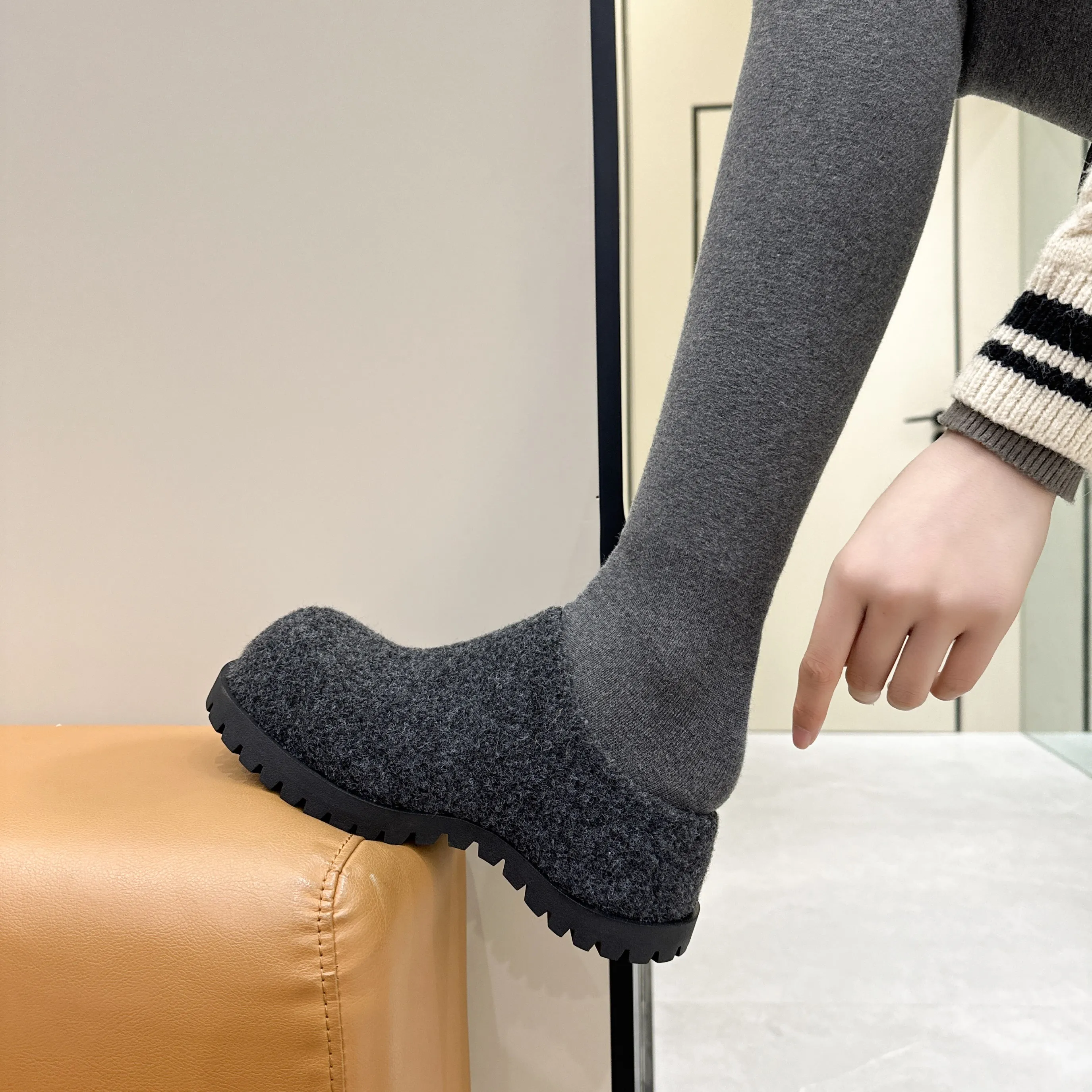 AIYUQI Women's Slippers Wear New 2025 Autumn Round Toe Flannel Closed Toe Women's Slippers Retro Platform Slippers Women