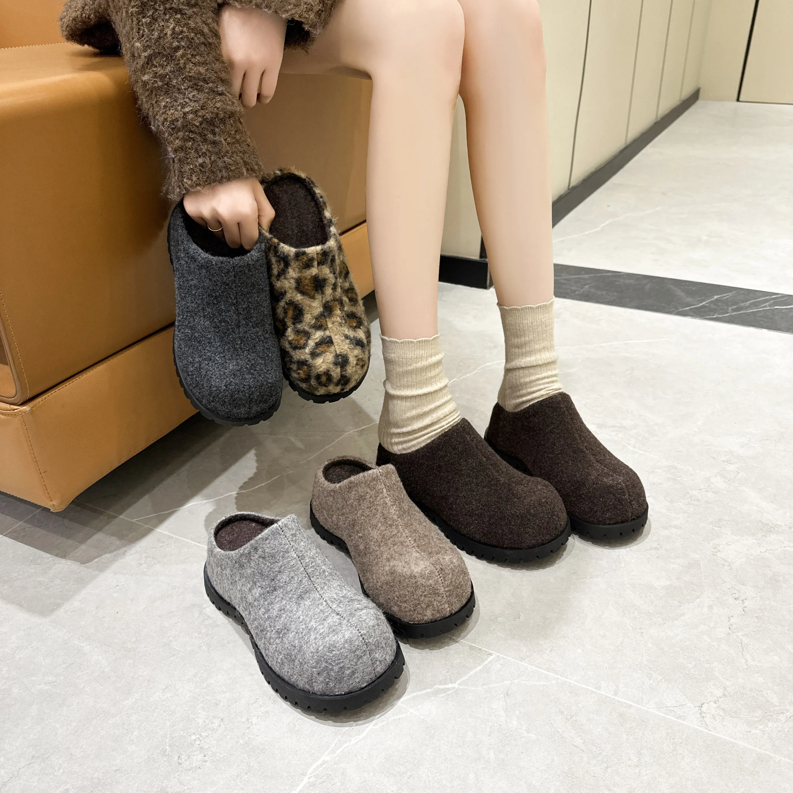 AIYUQI Women's Slippers Wear New 2025 Autumn Round Toe Flannel Closed Toe Women's Slippers Retro Platform Slippers Women
