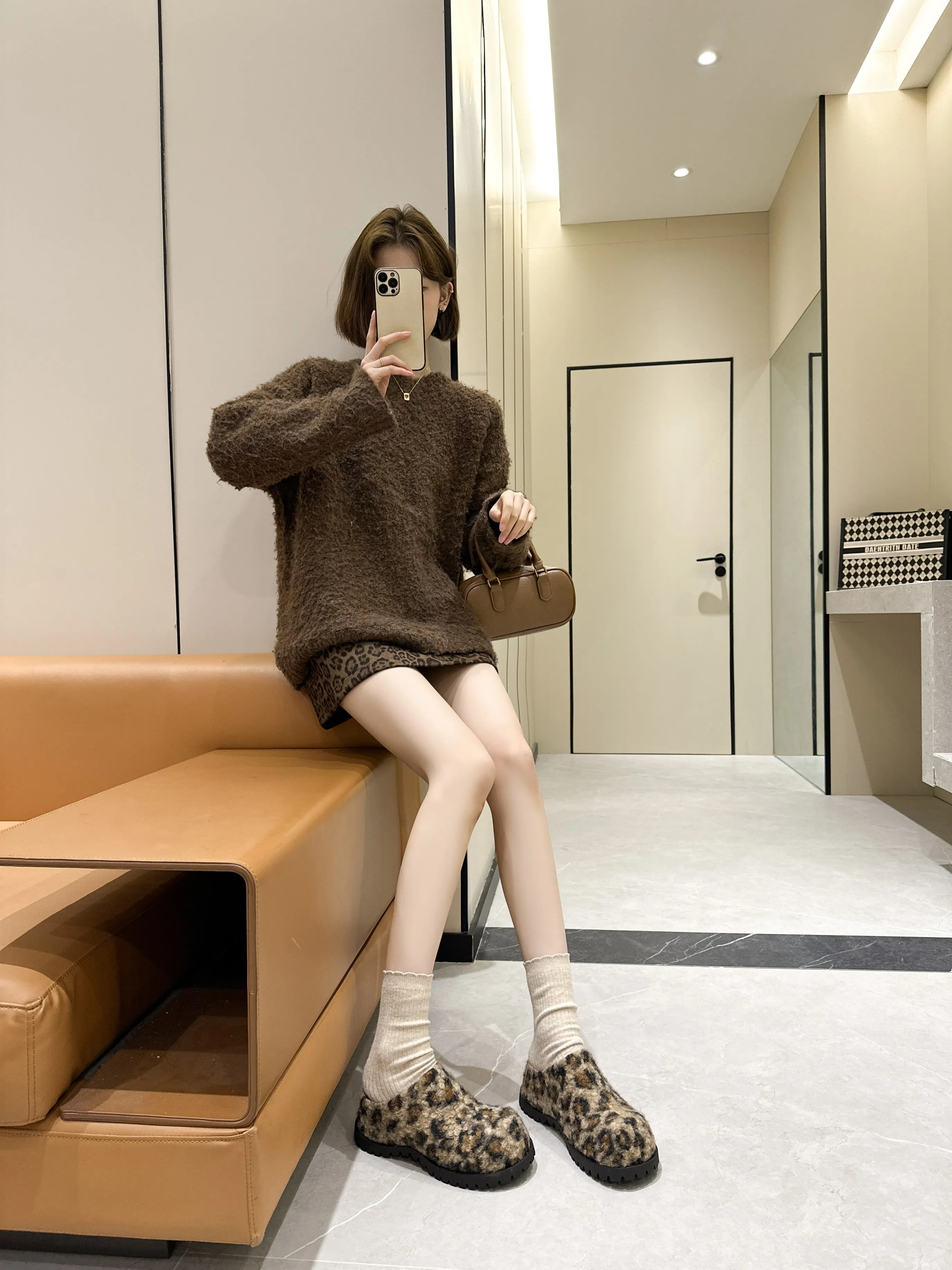AIYUQI Women's Slippers Wear New 2025 Autumn Round Toe Flannel Closed Toe Women's Slippers Retro Platform Slippers Women