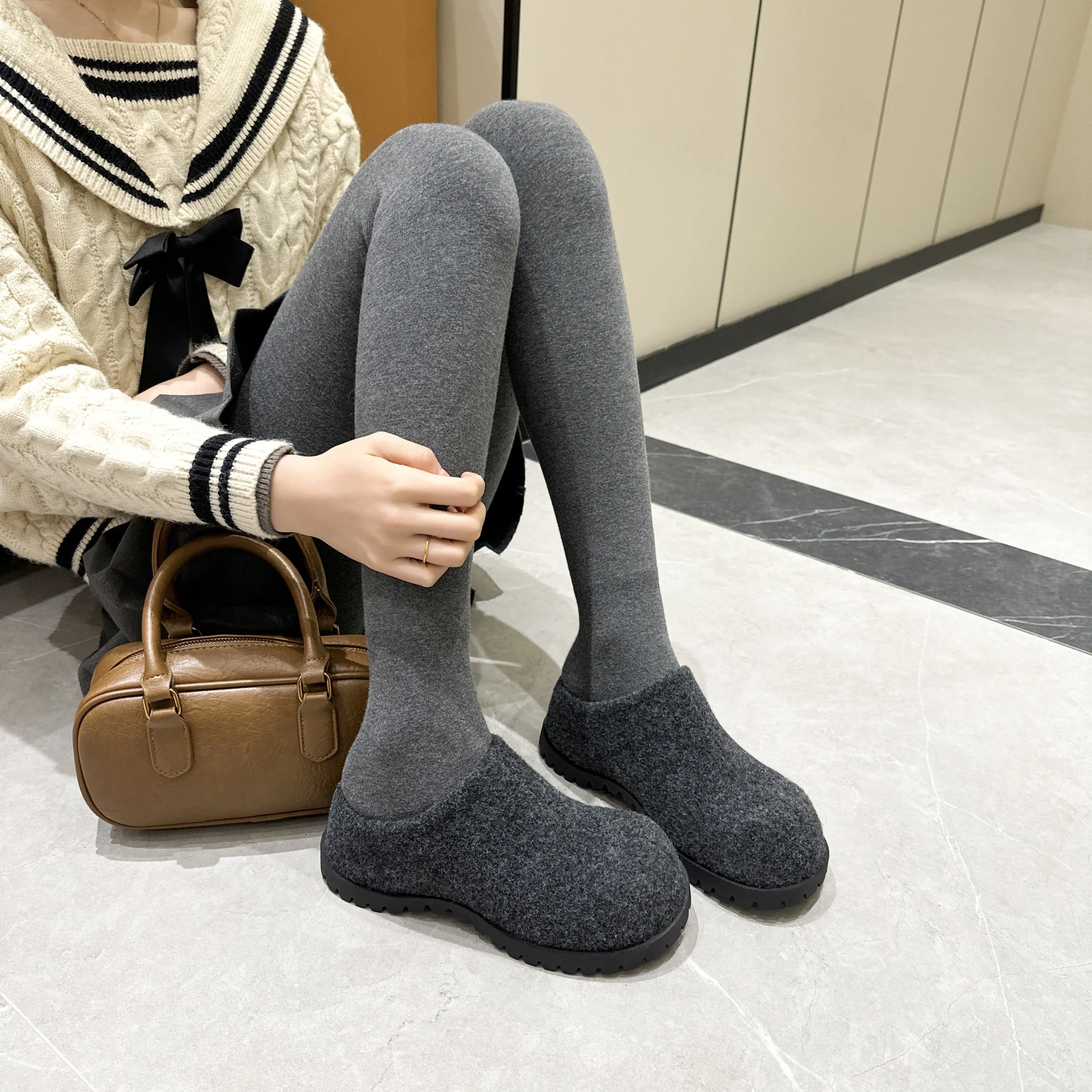 AIYUQI Women's Slippers Wear New 2025 Autumn Round Toe Flannel Closed Toe Women's Slippers Retro Platform Slippers Women
