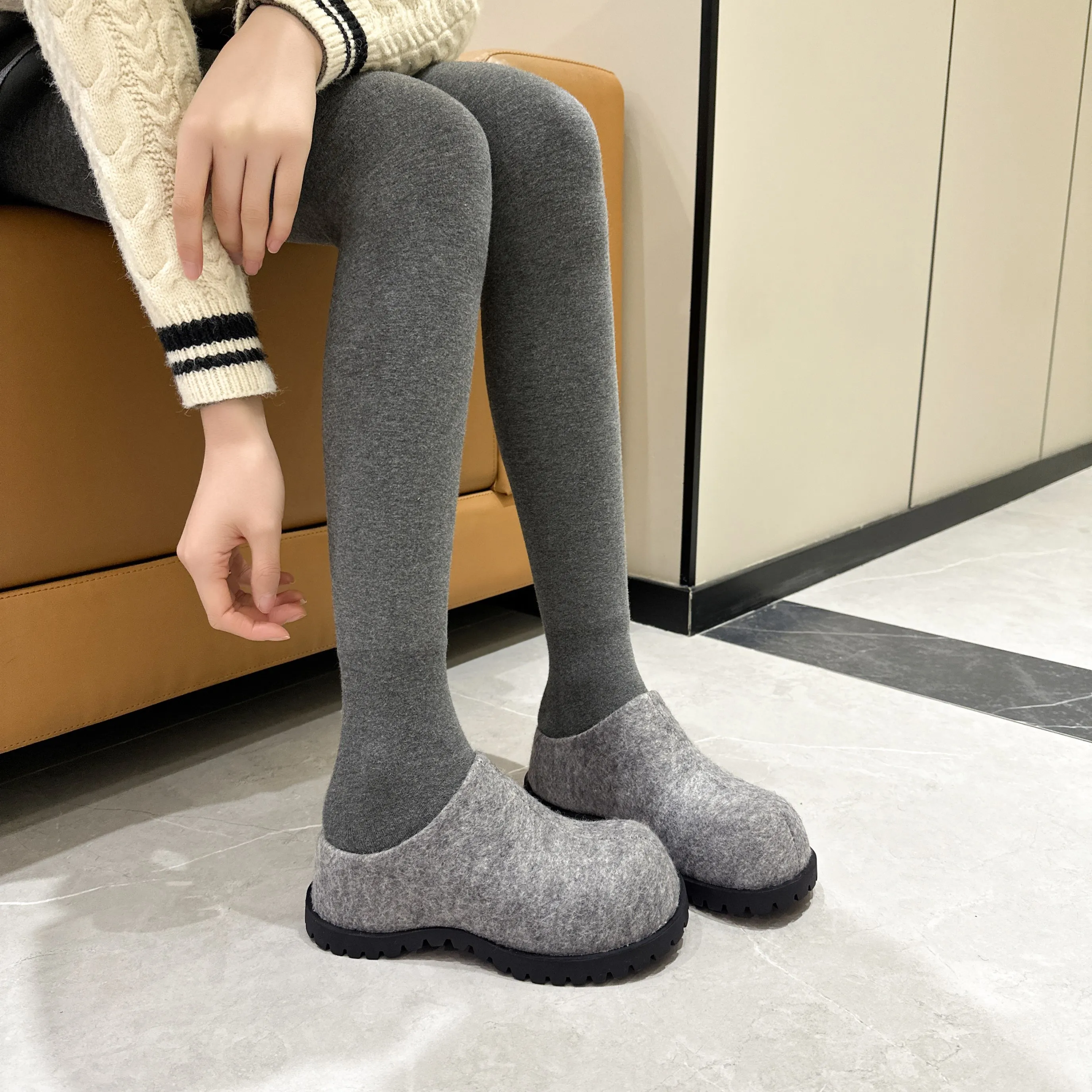 AIYUQI Women's Slippers Wear New 2025 Autumn Round Toe Flannel Closed Toe Women's Slippers Retro Platform Slippers Women