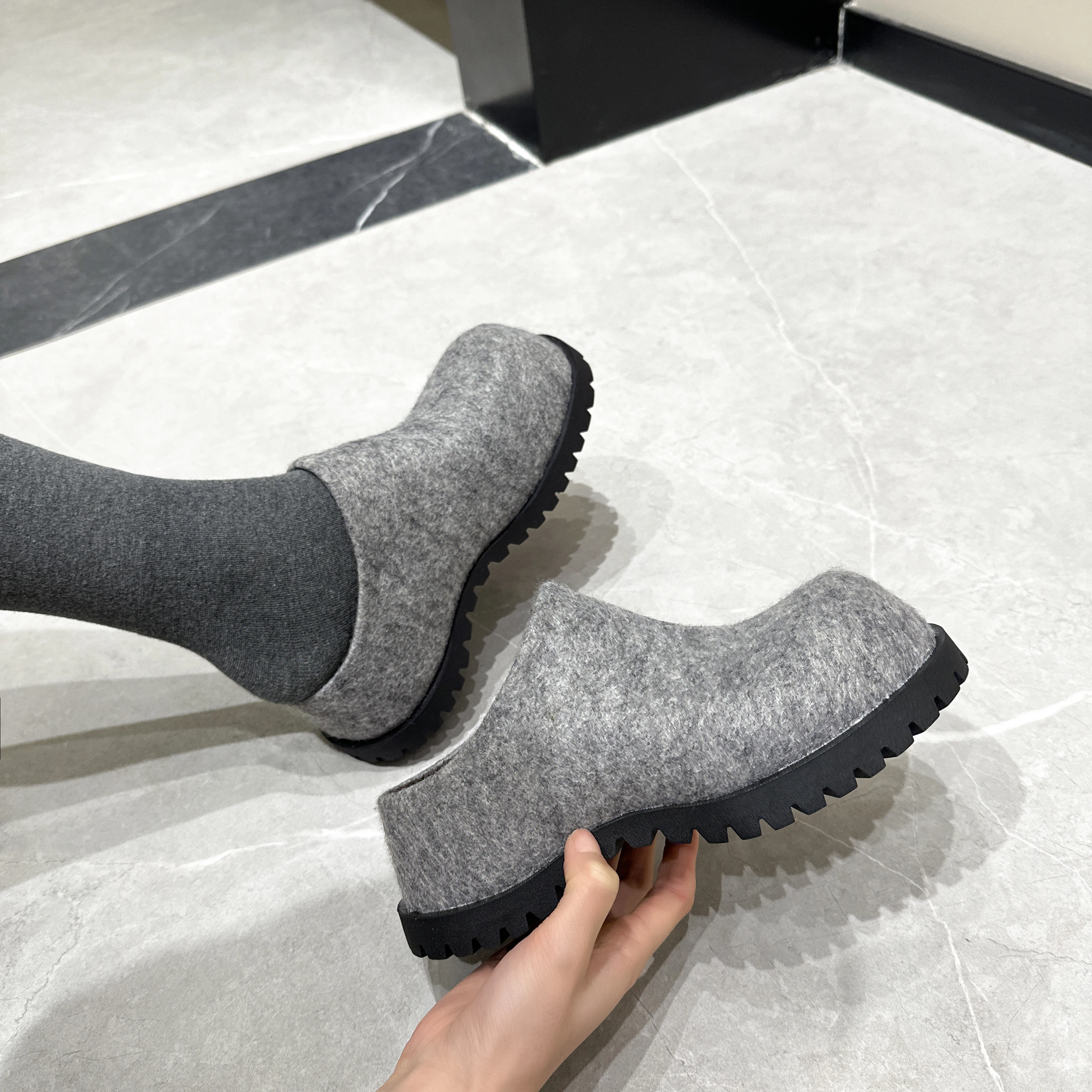 AIYUQI Women's Slippers Wear New 2025 Autumn Round Toe Flannel Closed Toe Women's Slippers Retro Platform Slippers Women