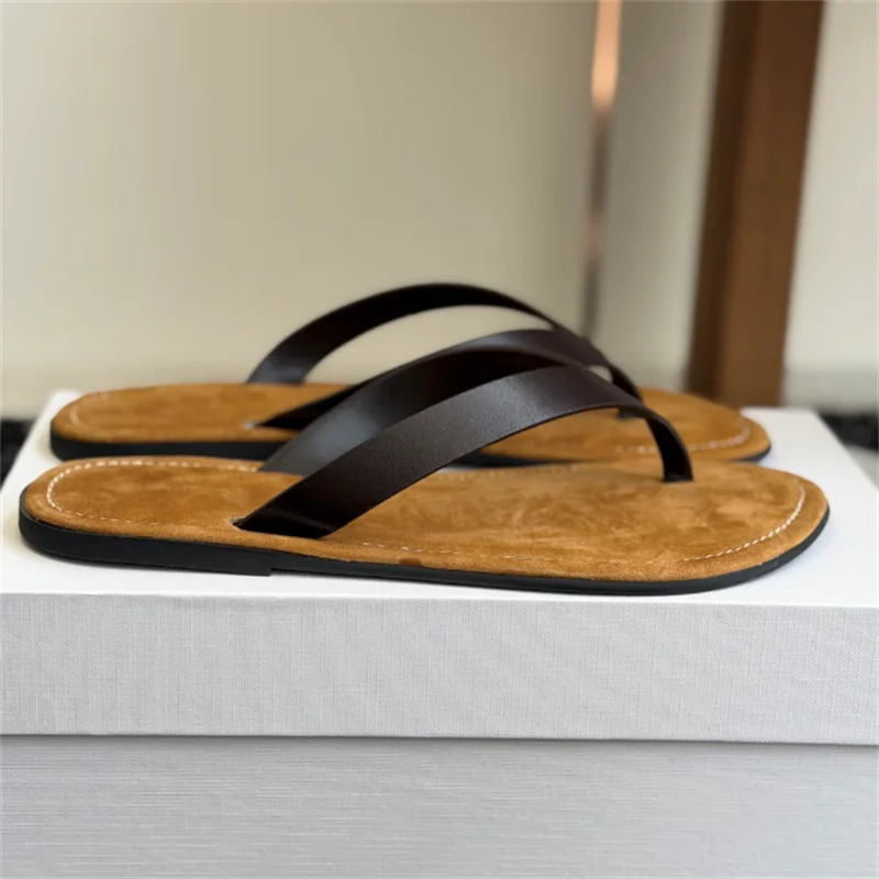 The New Thong Sandals Are Made of Fine Calf Leather, Leather Lining, Fashionable Round Toe Rubber Sole, Craftsmanship and Simple