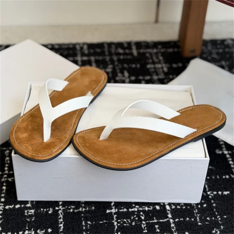 The New Thong Sandals Are Made of Fine Calf Leather, Leather Lining, Fashionable Round Toe Rubber Sole, Craftsmanship and Simple