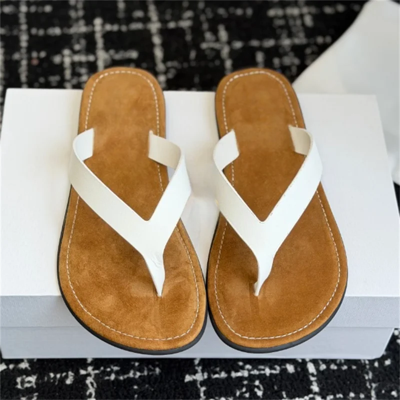 The New Thong Sandals Are Made of Fine Calf Leather, Leather Lining, Fashionable Round Toe Rubber Sole, Craftsmanship and Simple