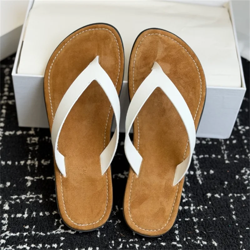 The New Thong Sandals Are Made of Fine Calf Leather, Leather Lining, Fashionable Round Toe Rubber Sole, Craftsmanship and Simple